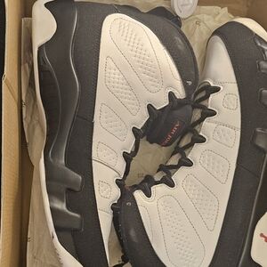 Men's Black and White Sneakers